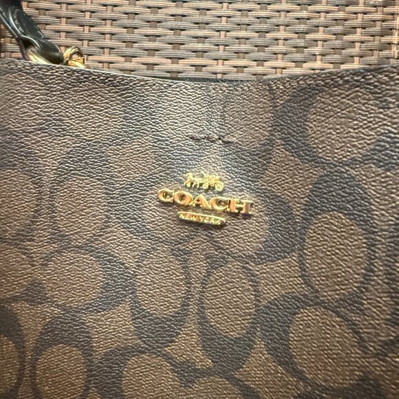 coach Small Town Bucket Bag In Signature Canvas coach 2312 - Picture 4 of 7